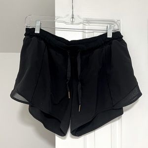 🍋LULU Hotty Hot Shorts (Size 10)